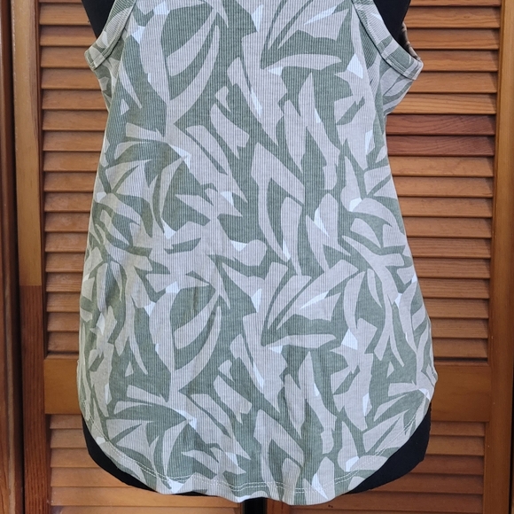 NWT Old Navy UltraLite Rib-Knit Racerback Tank Top Size Large - Picture 6 of 12